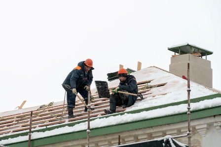 DIY Roofing vs. Hiring Pros